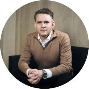 Daniel Hauan, Komplett AS